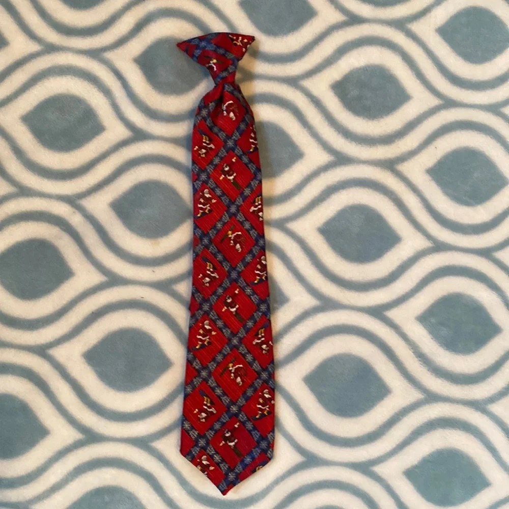 American Traditions child’s Christmas neck tie; 14” Long & 3” W; 100% silk; EUC